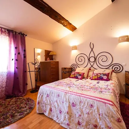 Prázdninový dům Grande Maison De Village Atypique Et Confortable